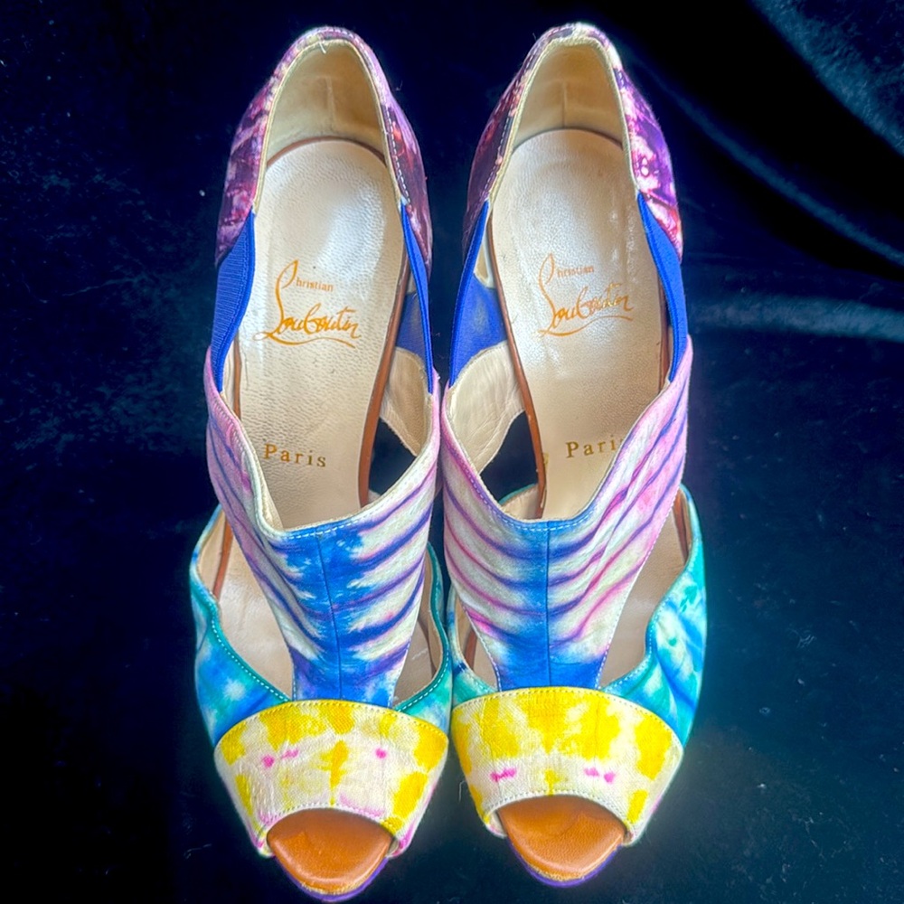 CHRISTIAN LOUBOUTIN TYE DYE SUEDE/ FABRIC PITOU PEEP TOE HIGH HEEL SHOES- 9 ๐๐ ๐ฅ - Picture 3 of 14
